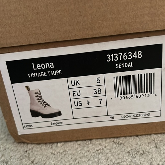 Dr. Martens Women's Lace-Up Boots - Vintage Taupe Smooth - US 7 - Picture 7 of 9